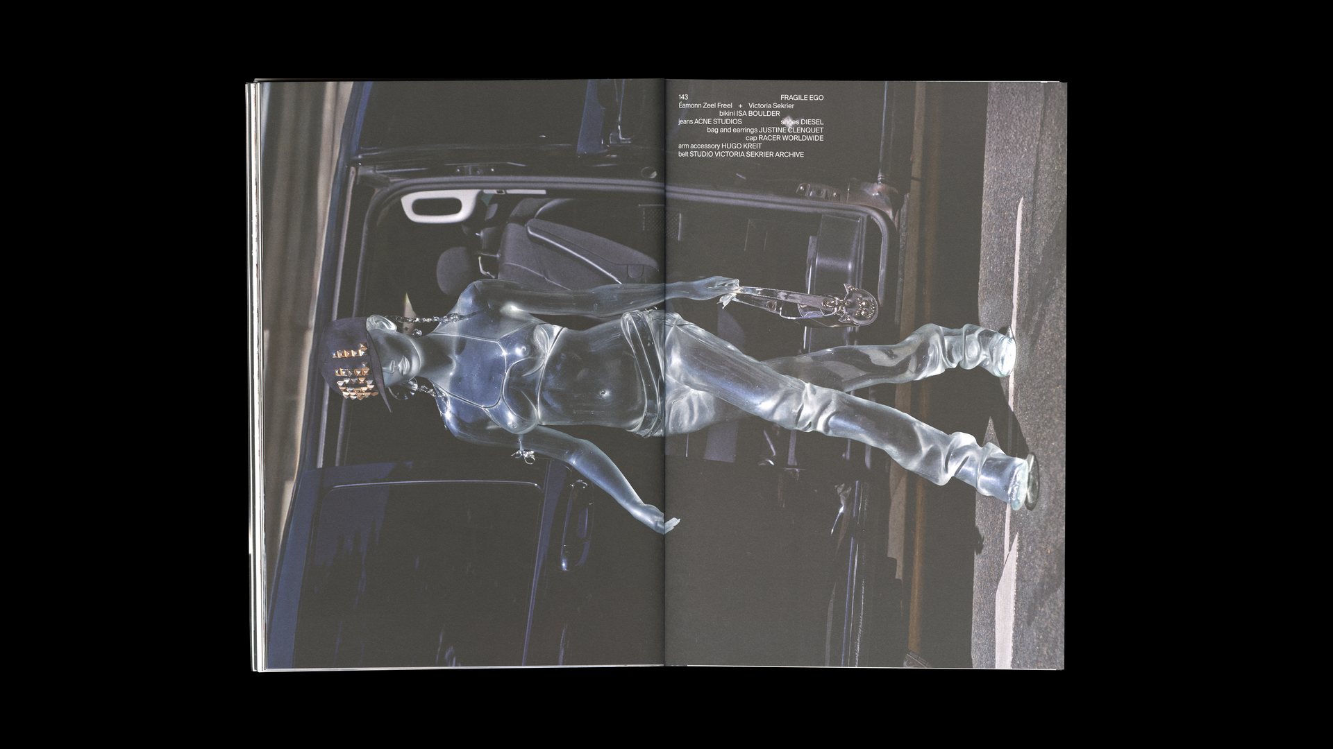 Carcy — double page du magazine, vue 09 — Les Graphiquants